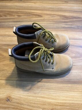 Basswood brand boys boots size 4